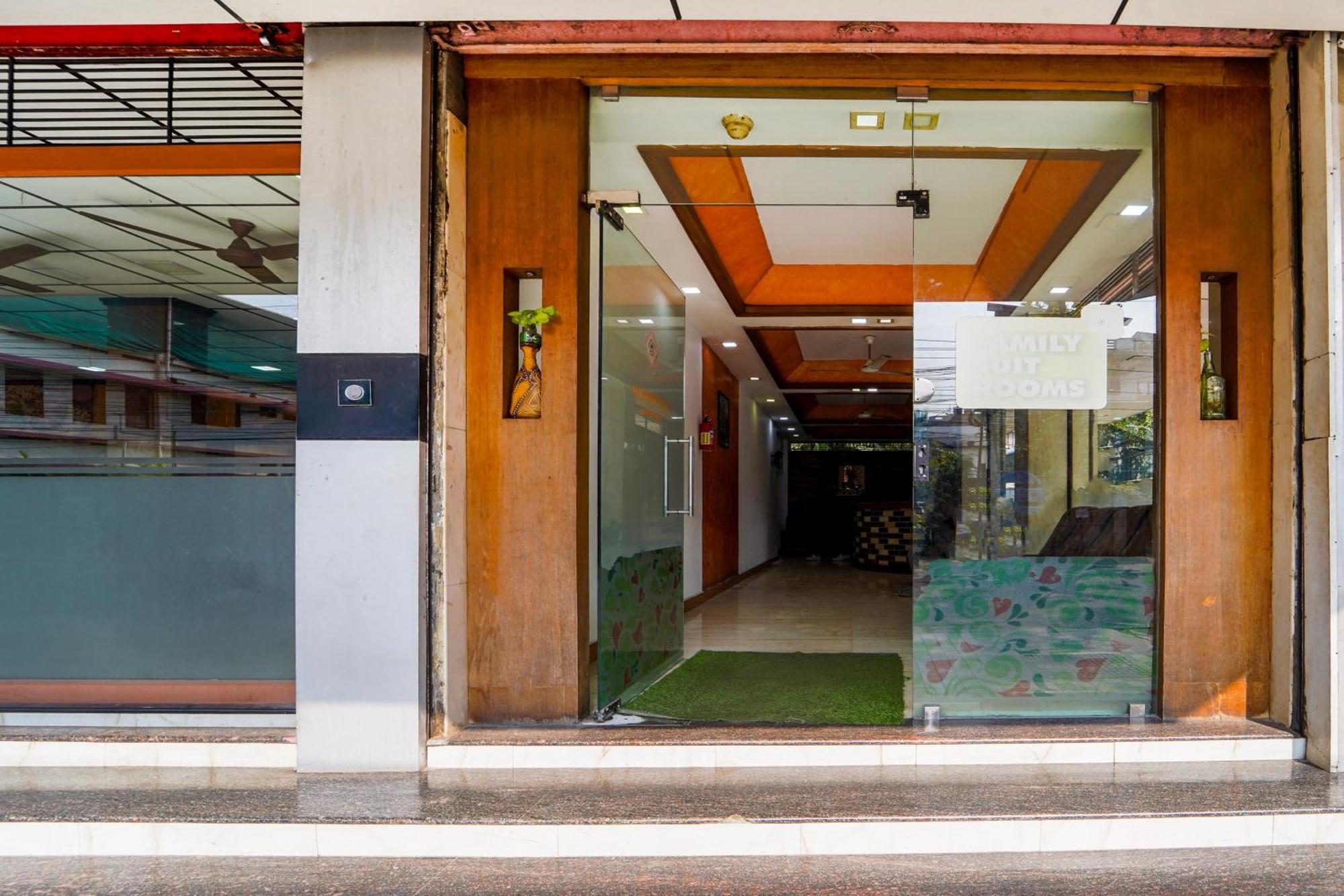 Super Townhouse City Center Ernakulam Kochi Exterior foto